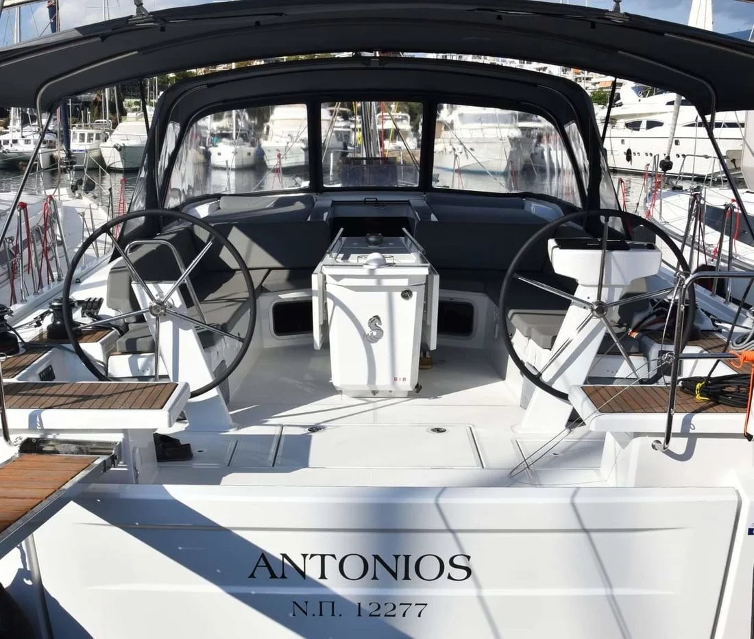 Oceanis 51.1 - 5 + 1 cab. (Antonios)  - 2