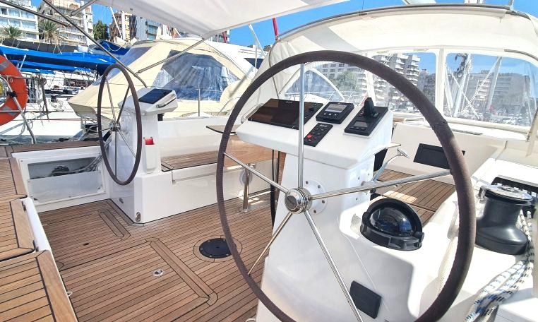 Bavaria C45 - 4 cab. — photo 3