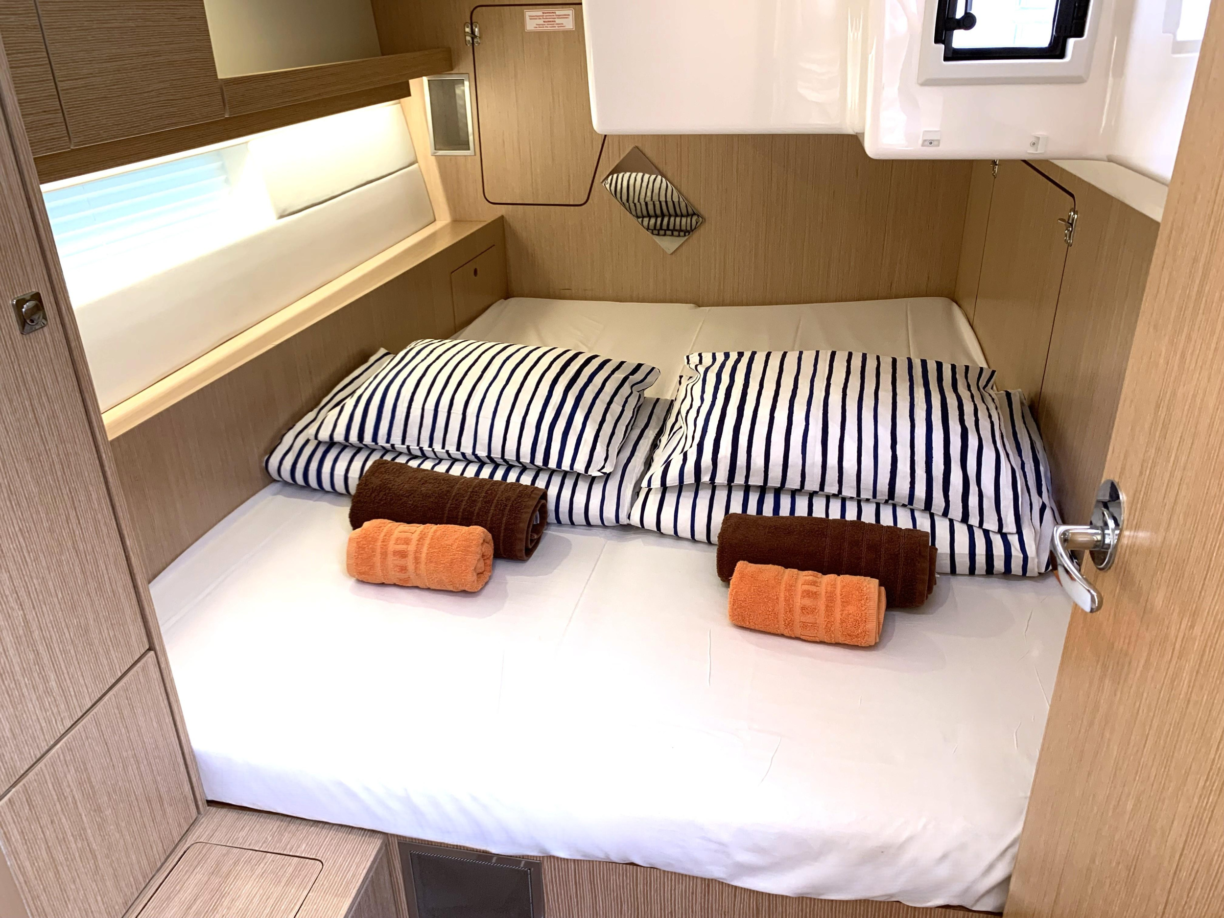 Bavaria C45 - 4 cab. — photo 8