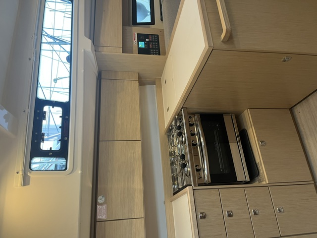 Bavaria C38 — photo 5