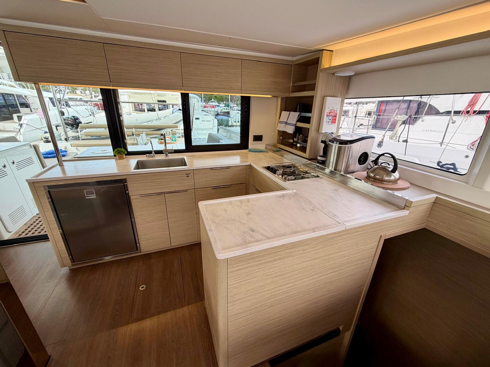 Lagoon 46 - 4 + 2 cab. — photo 13