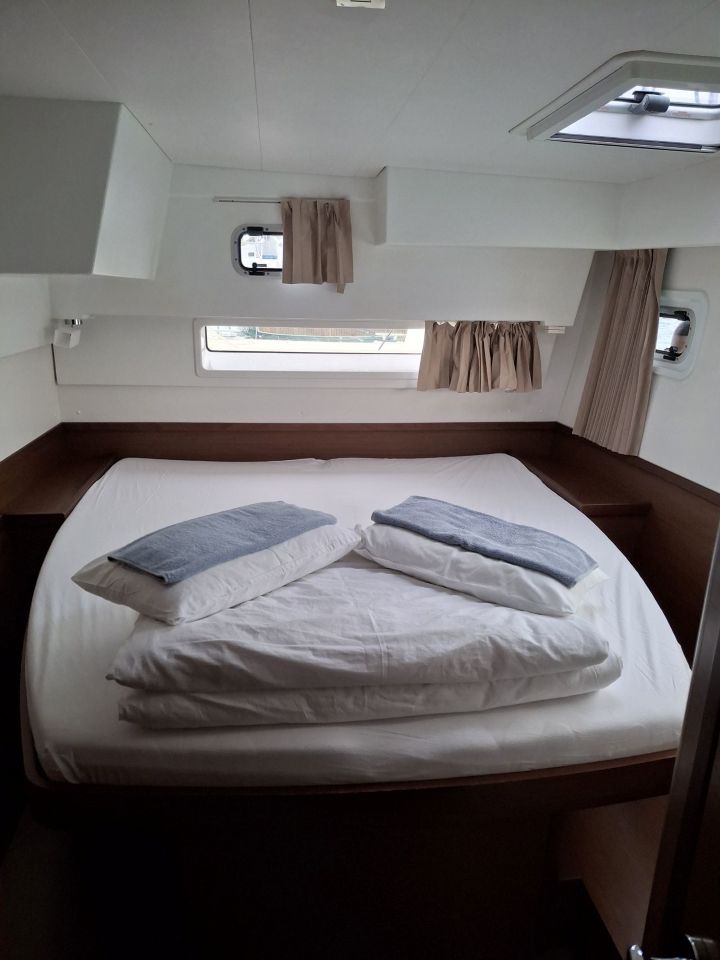 Lagoon 42 - 4 + 2 cab. — photo 8