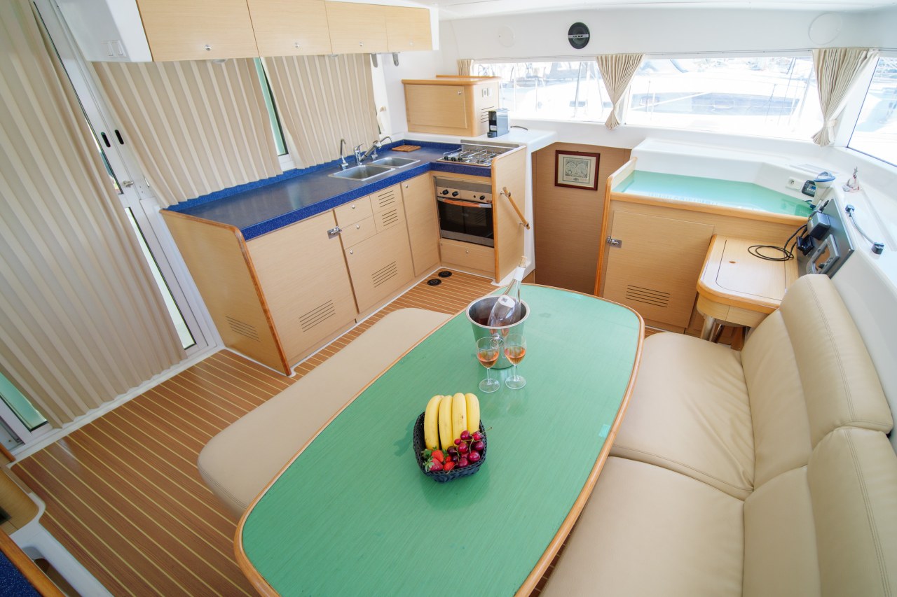 Lagoon 420 - 4 + 2 cab. — photo 13