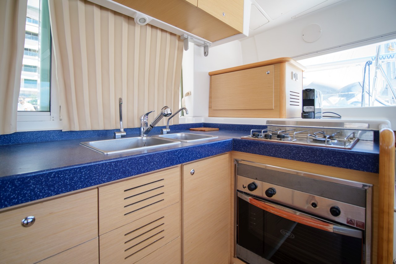 Lagoon 420 - 4 + 2 cab. — photo 17