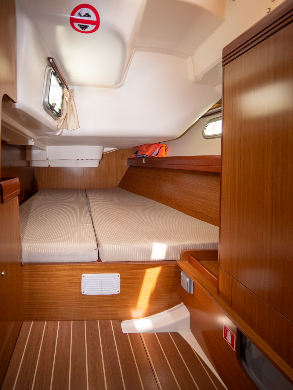 Sun Odyssey 42i — photo 17