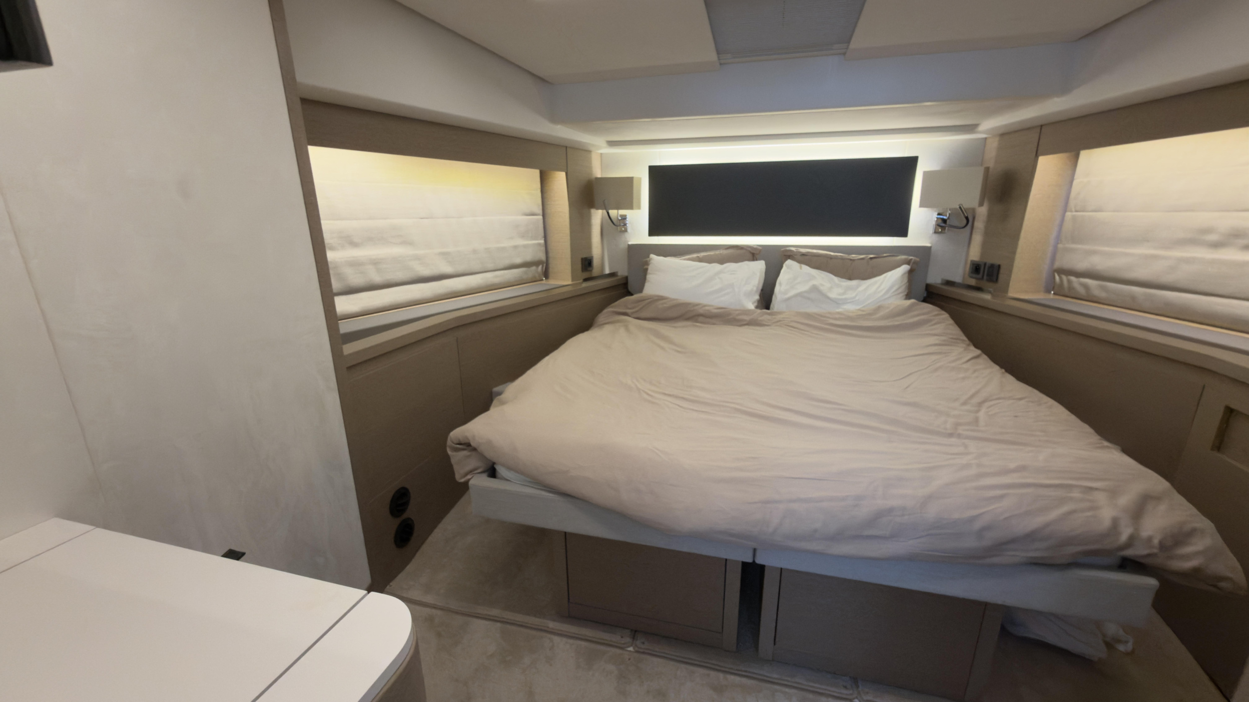 Prestige 590 Flybridge - 3 + 1 cab. — photo 8