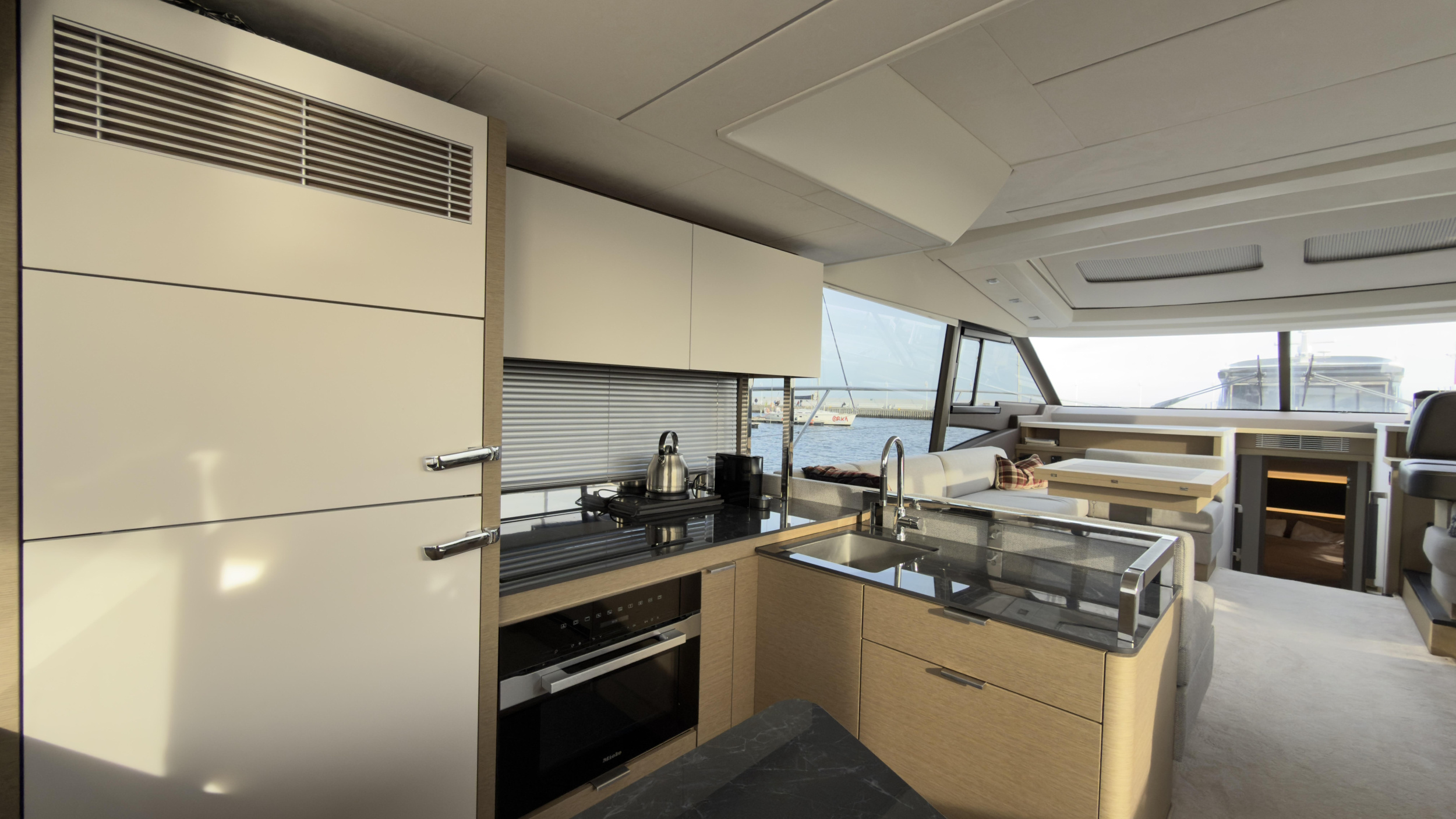 Prestige 590 Flybridge - 3 + 1 cab. — photo 11