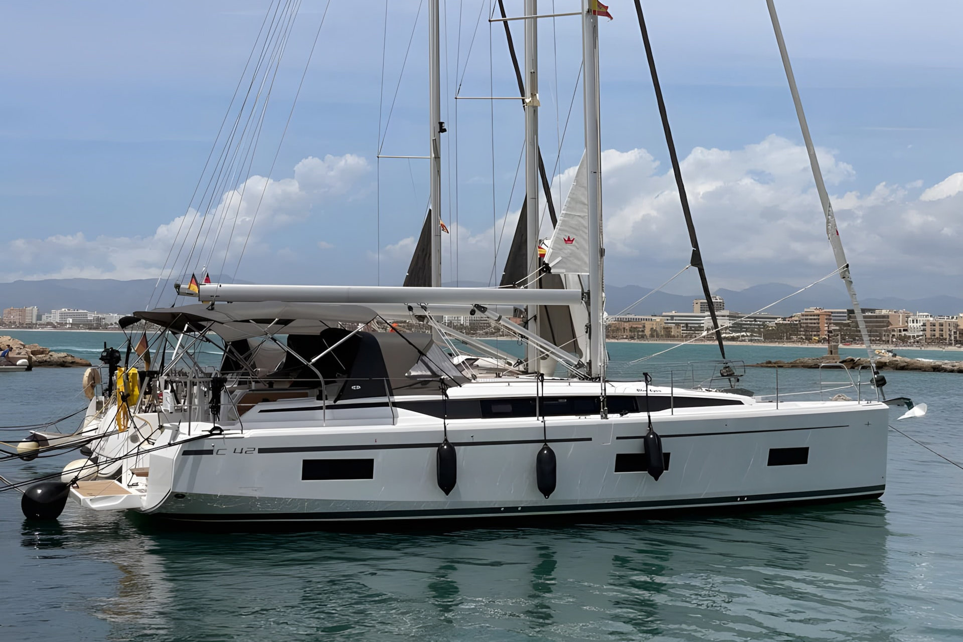 Bavaria C42 — photo 1