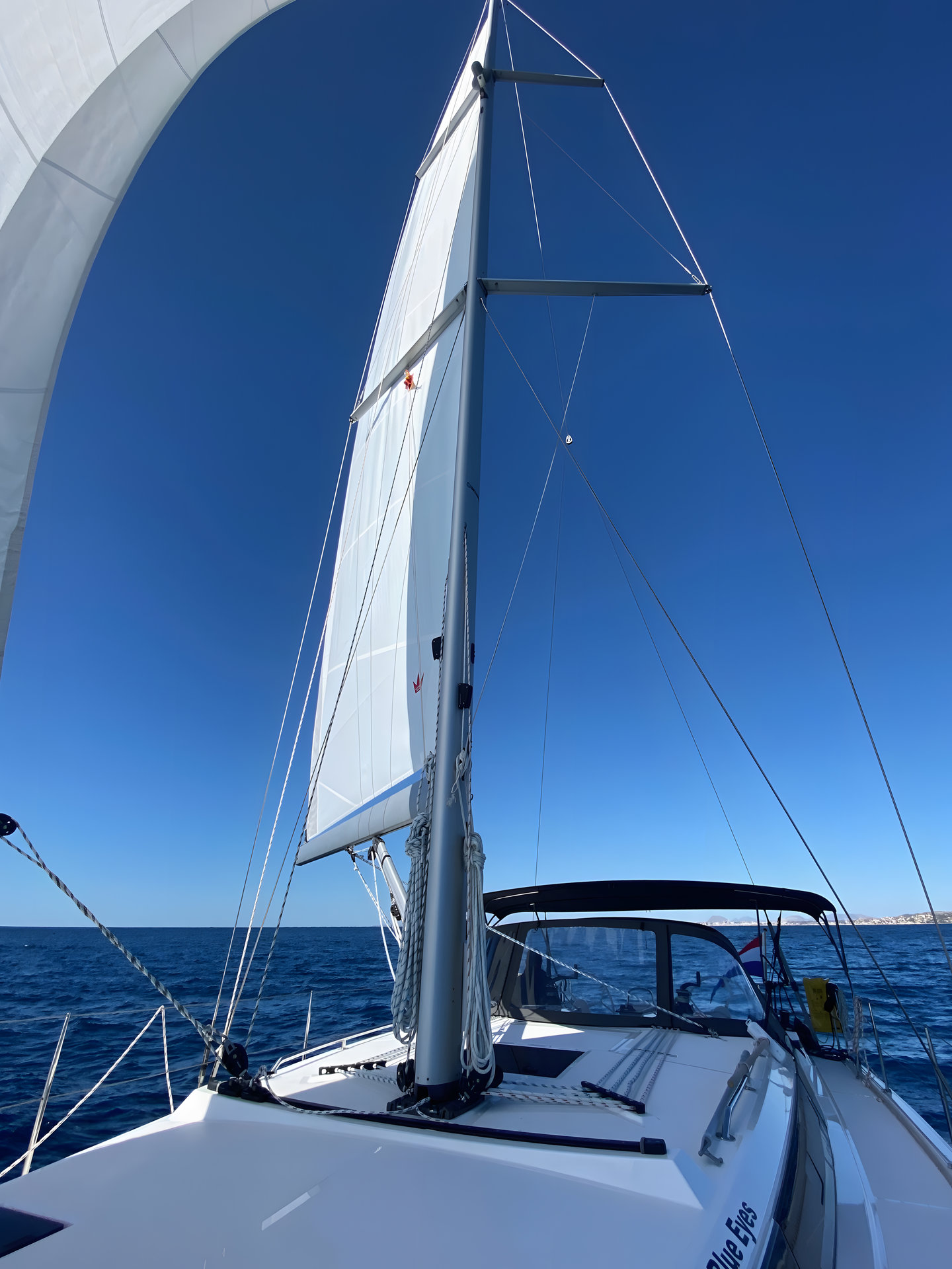 Bavaria C42 — photo 6