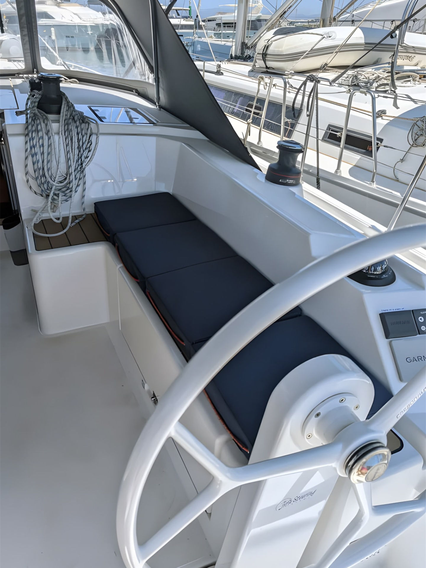 Bavaria C42 — photo 8