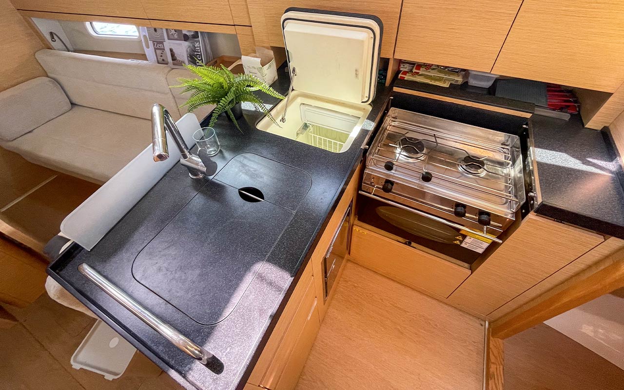 Hanse 348- 3 cab. — photo 9