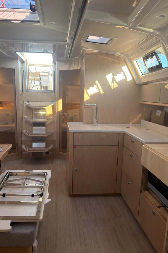 Bavaria Voyager 45 — photo 8