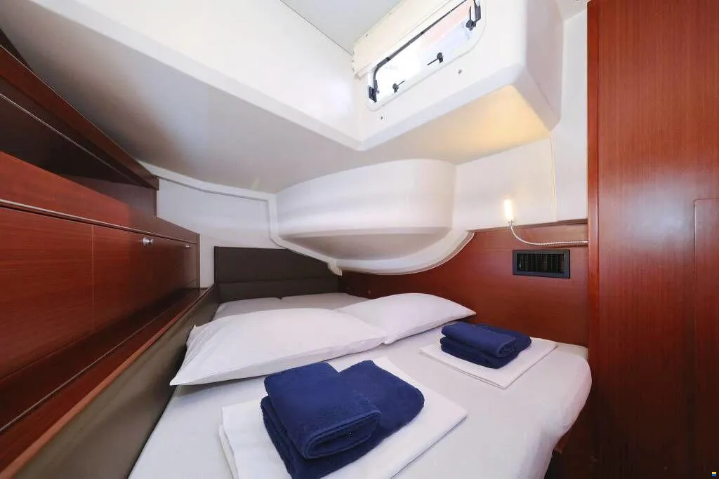 Hanse 575 - 5 + 1 cab. — photo 17