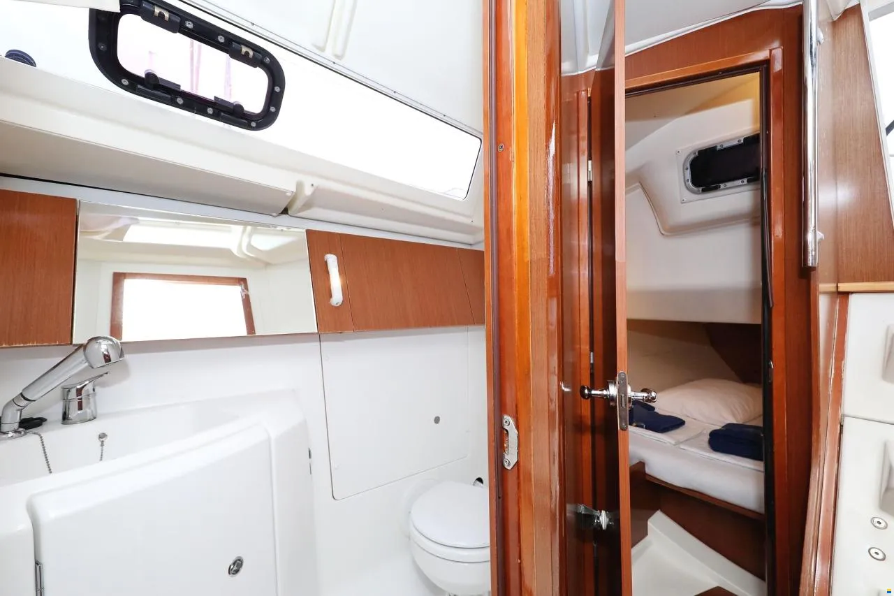 Oceanis 34 — photo 24