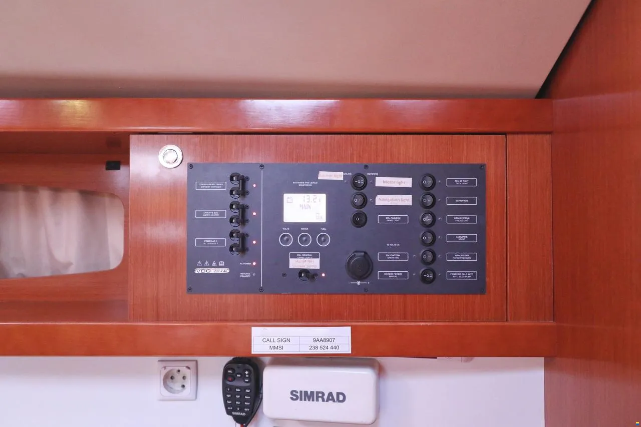 Oceanis 34 — photo 28