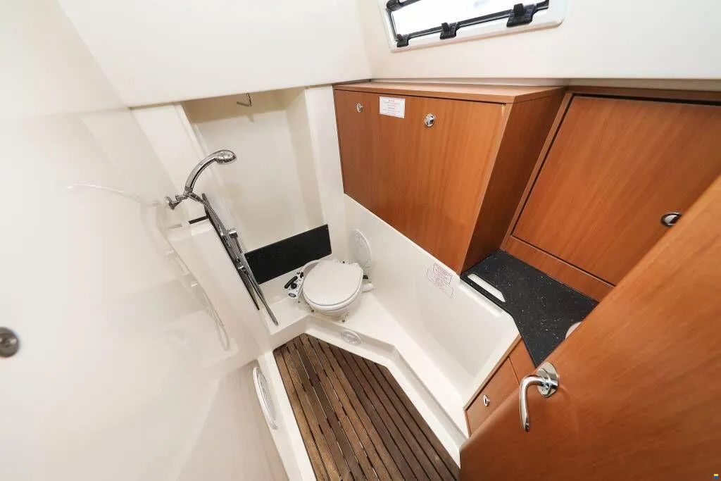 Bavaria Cruiser 32 — photo 31