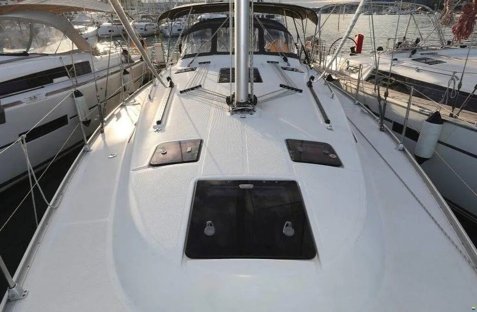 Bavaria Cruiser 40 — photo 11