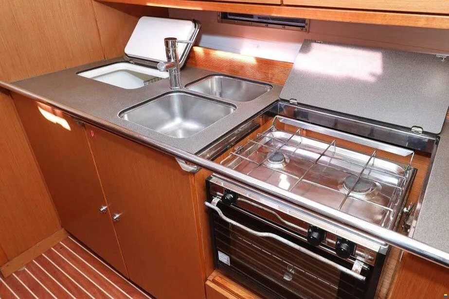 Bavaria Cruiser 40 — photo 23