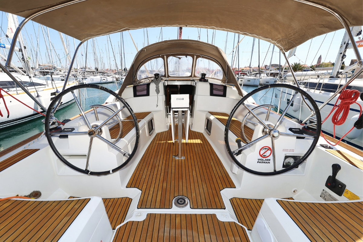 Sun Odyssey 389 — photo 4