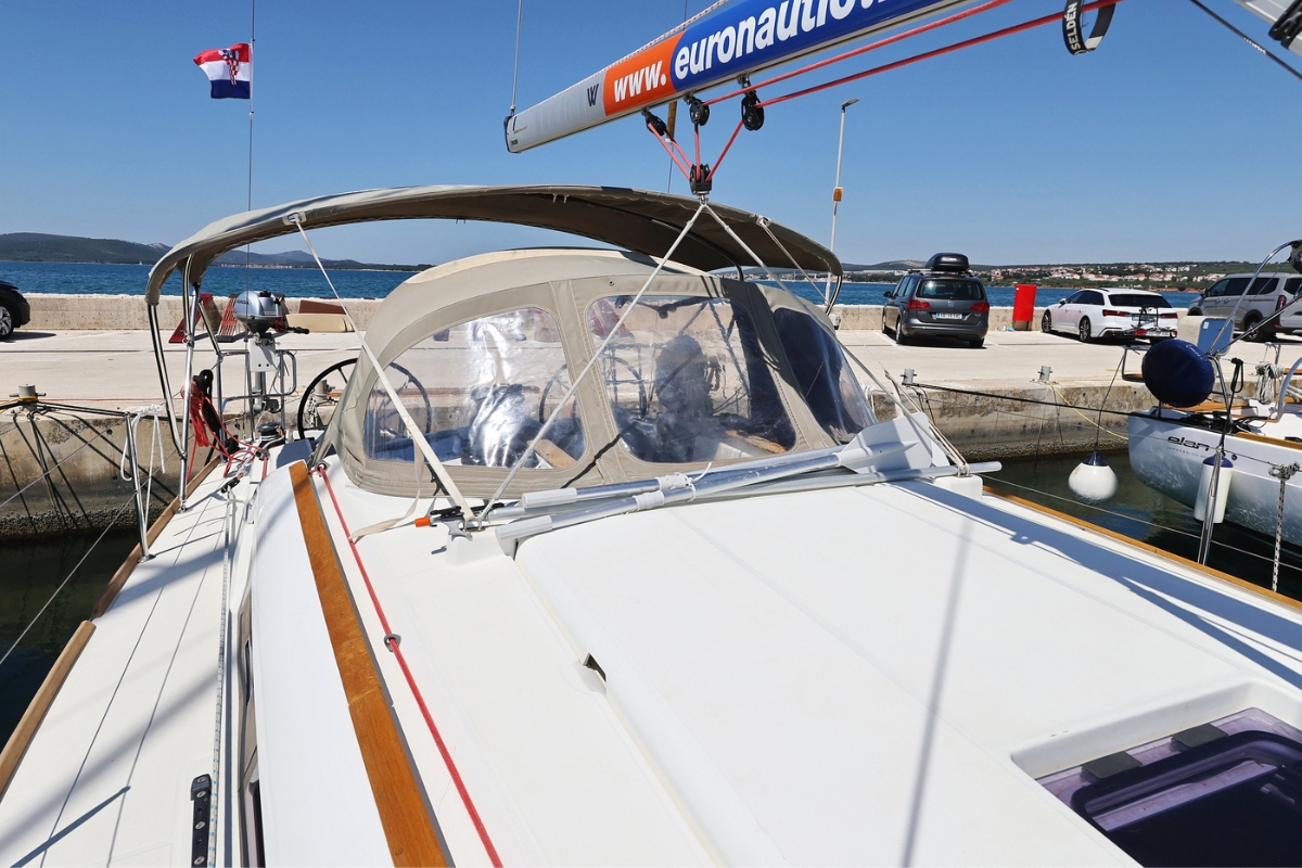 Sun Odyssey 389 — photo 6