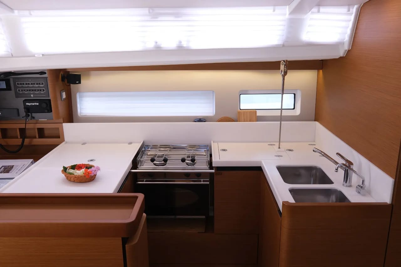 Sun Odyssey 440 - 4 cab. — photo 14