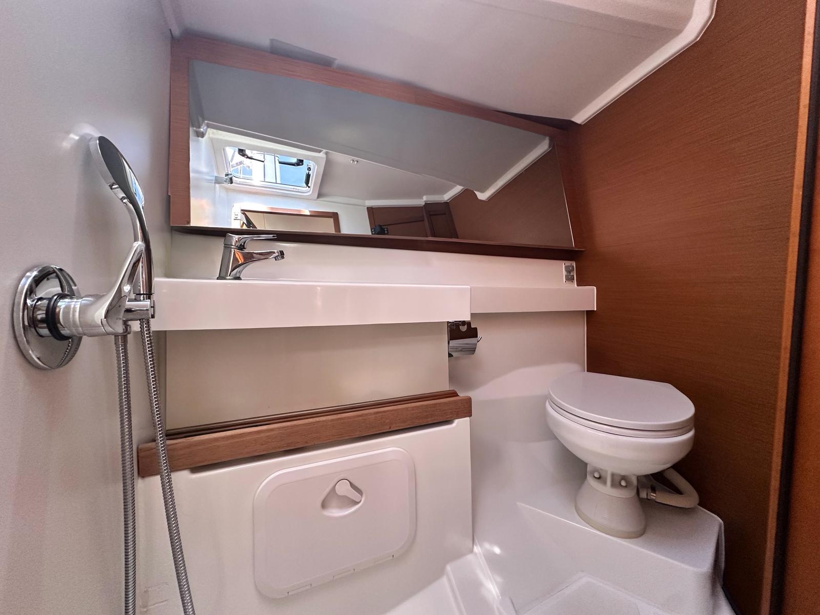 Sun Odyssey 440 - 4 cab. — photo 26