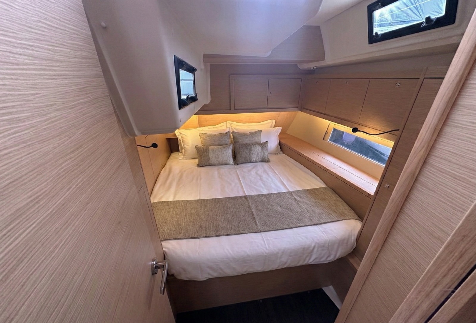 Dufour 470 - 4 + 1 cab. — photo 8