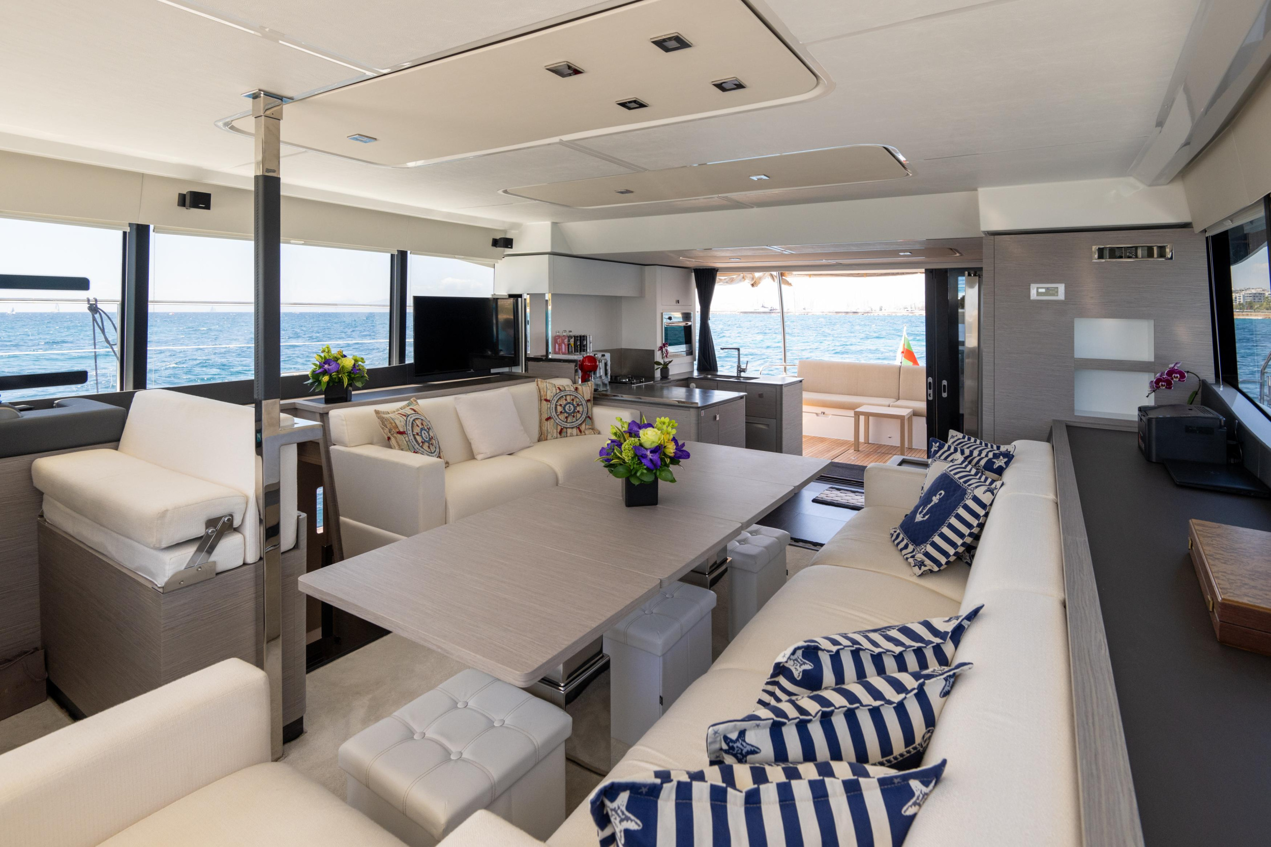 Fountaine Pajot MY6 — photo 11