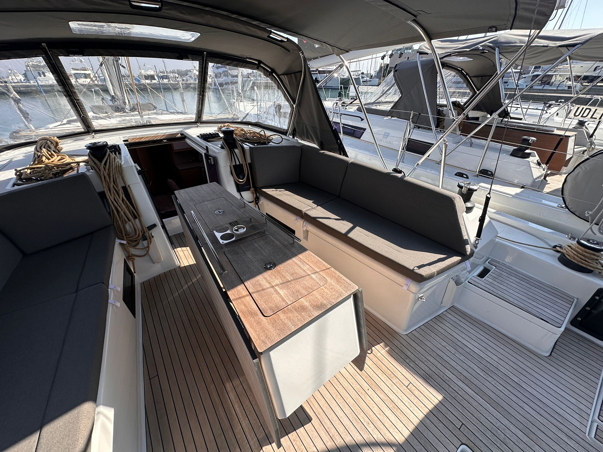 Dufour 470 - 4 + 1 cab. — photo 9