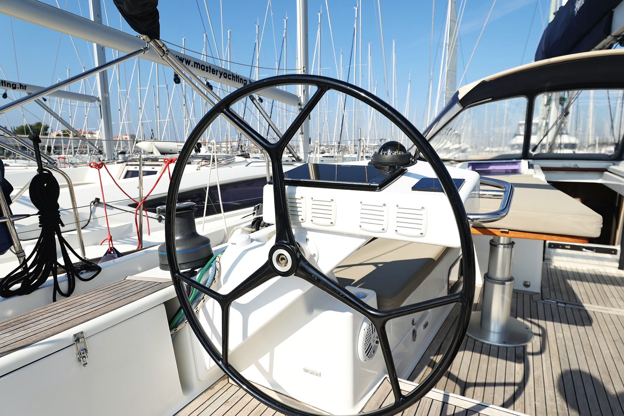 Hanse 575 - 5 + 1 cab. — photo 12