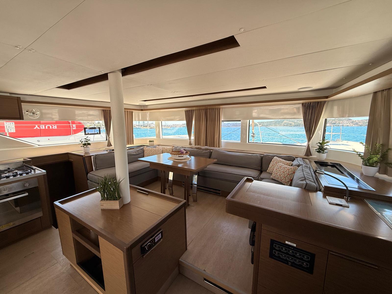 Lagoon 50 - 6 + 2 cab. — photo 12