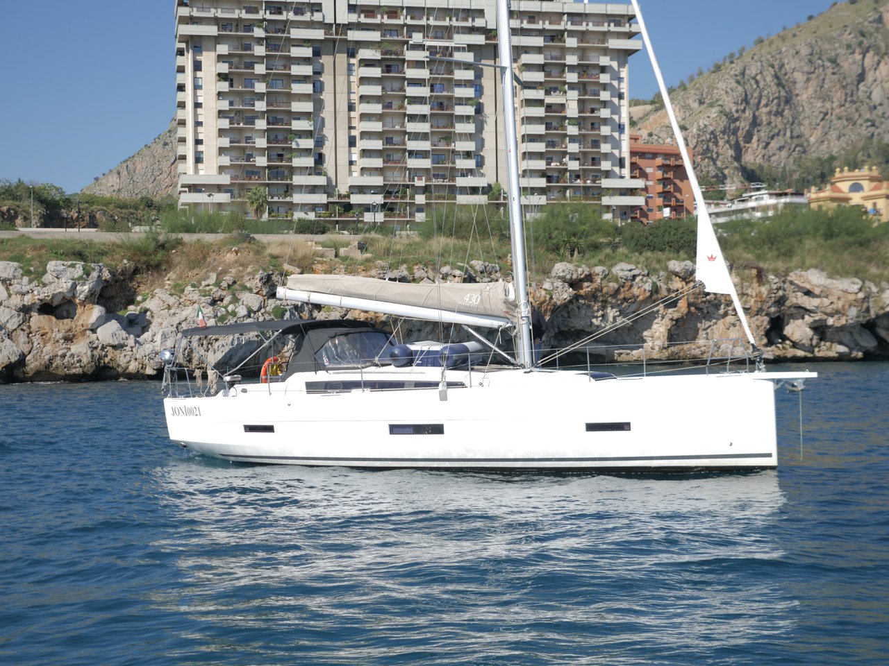 Dufour 430 - 3 cab. — photo 1