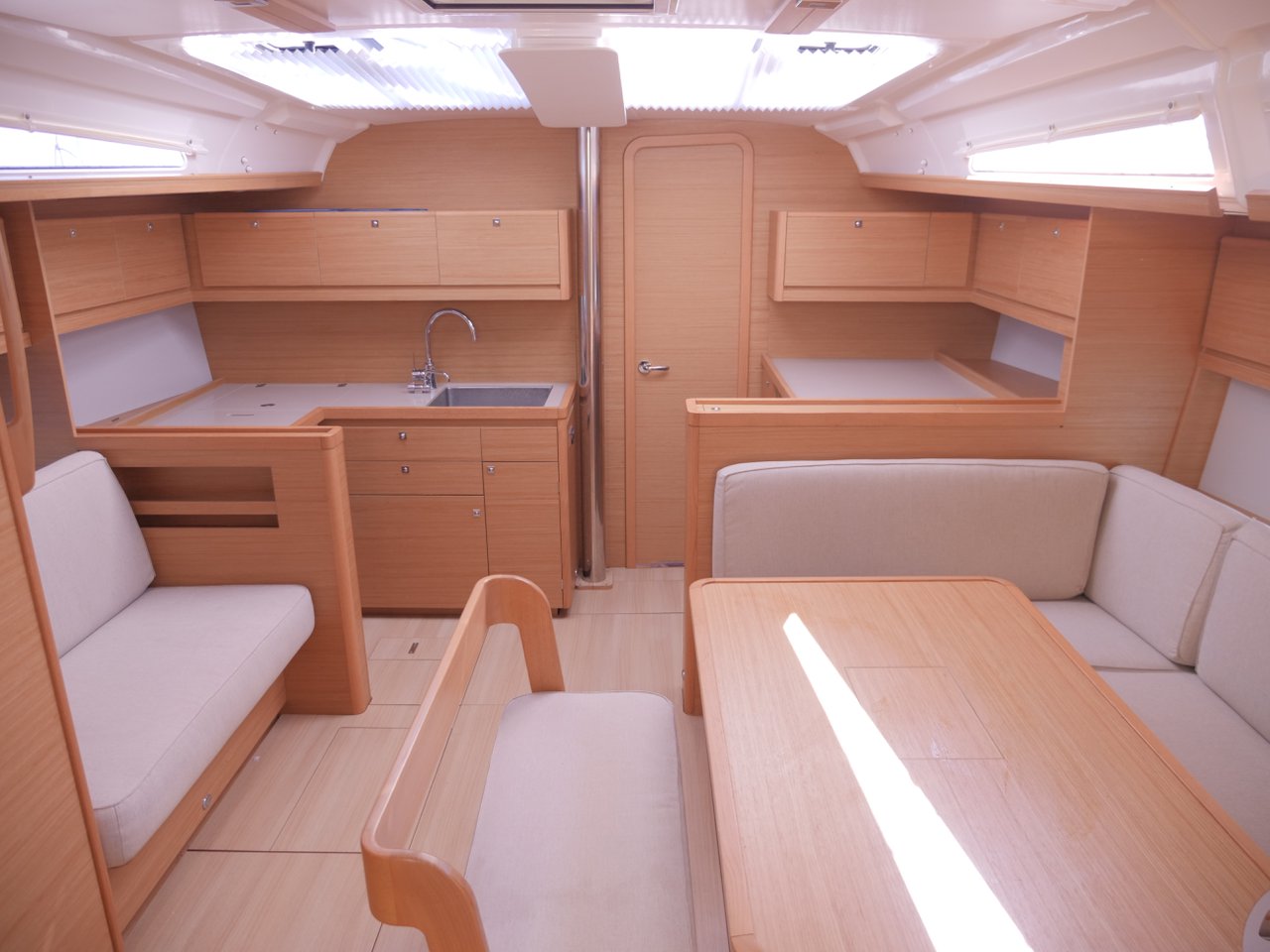 Dufour 430 - 3 cab. — photo 8