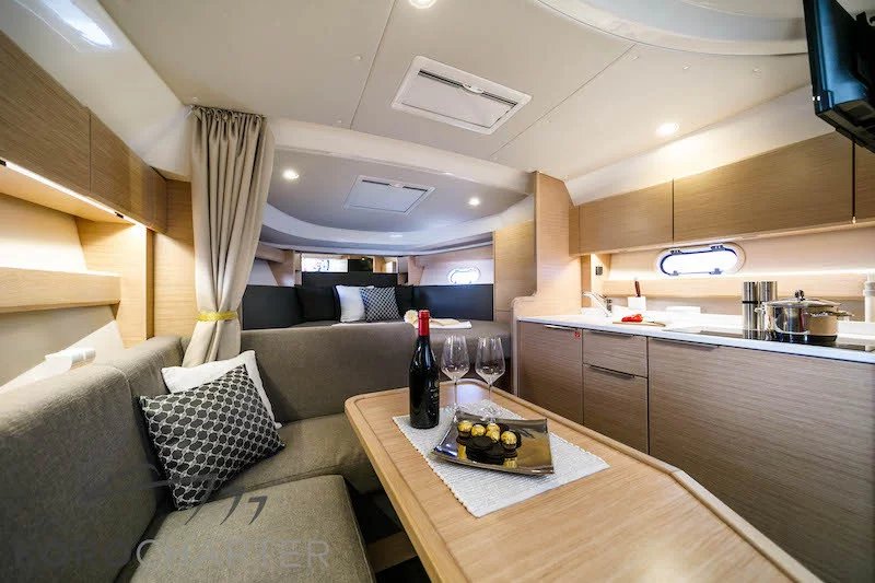 Bavaria 33 Sport HT — photo 16