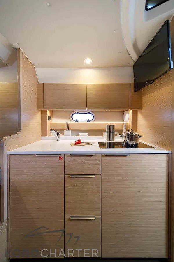 Bavaria 33 Sport HT — photo 18