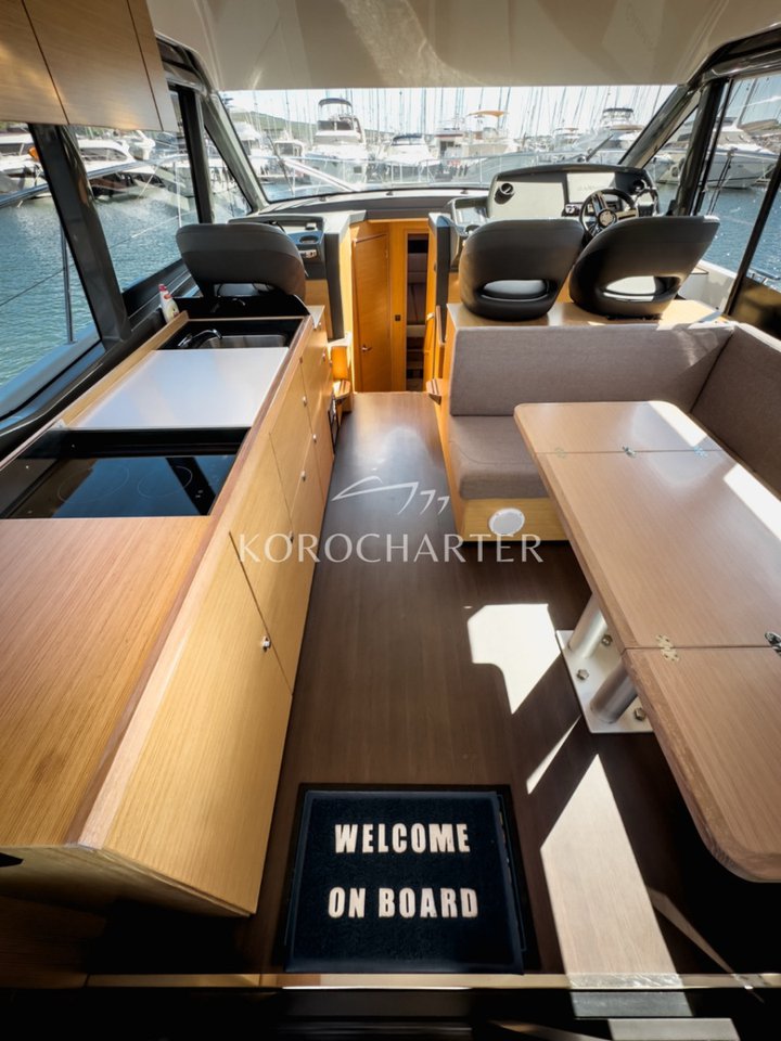 Bavaria R40 Fly — photo 13