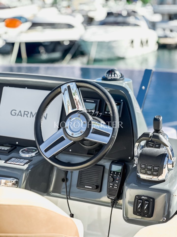 Bavaria R40 Fly — photo 24