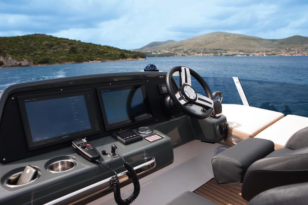 Bavaria R40 Fly — photo 26