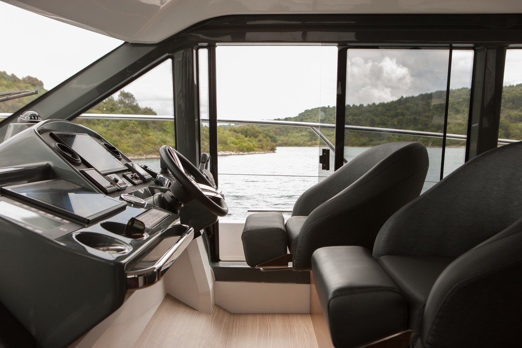 Bavaria R40 Fly — photo 28