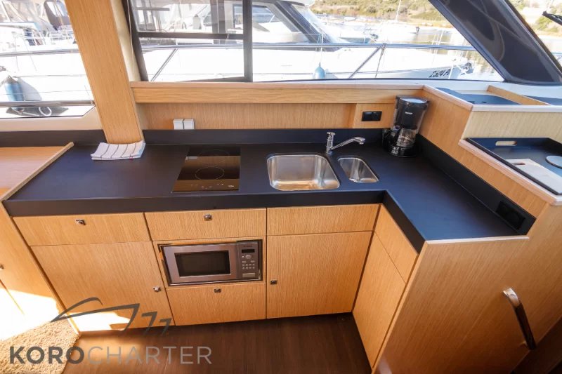 Bavaria Virtess 420 Fly — photo 17