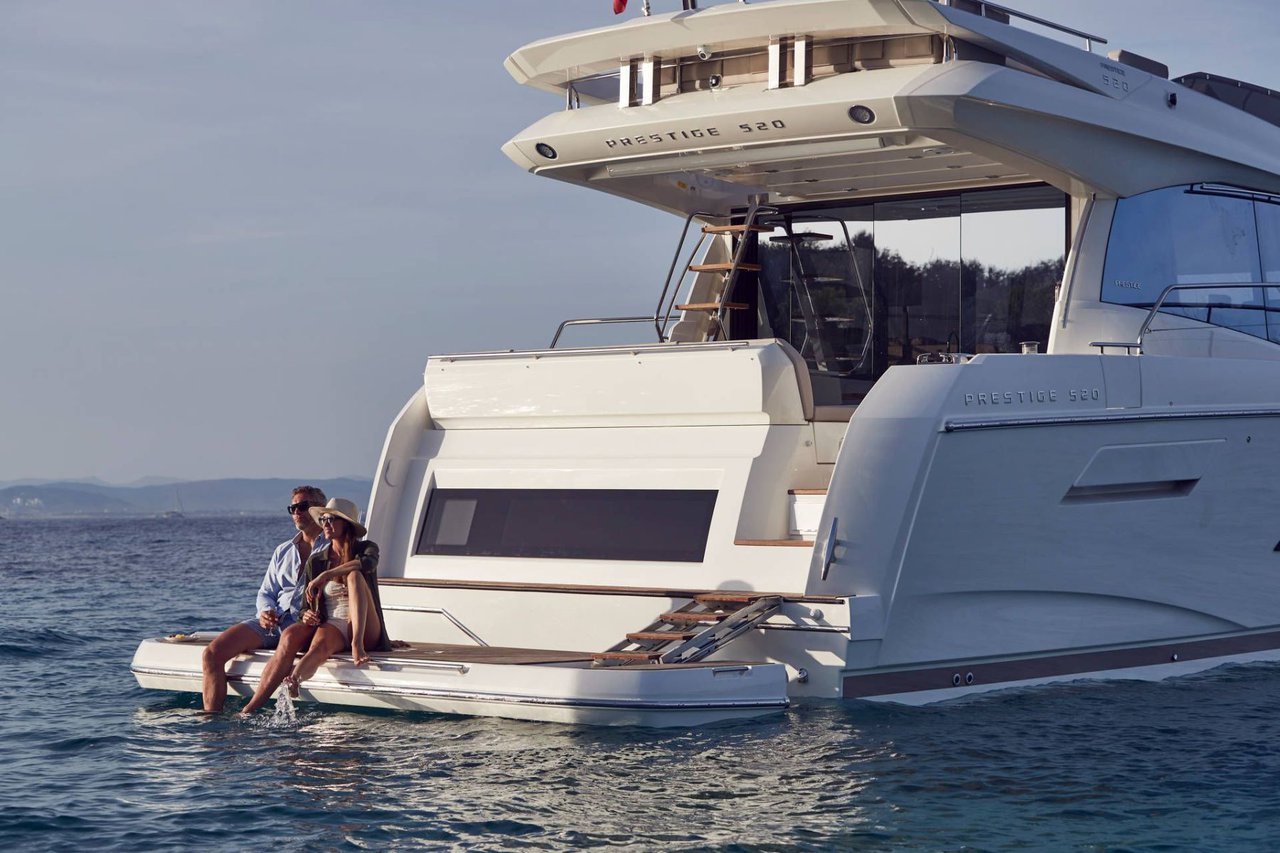 Prestige 520 Flybridge - 3 + 1 cab. — photo 1