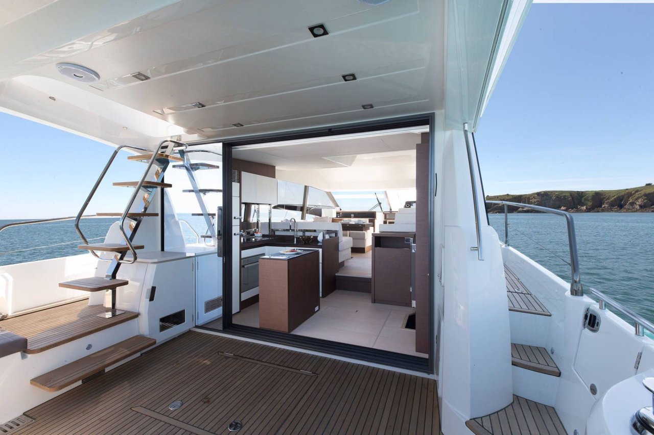 Prestige 520 Flybridge - 3 + 1 cab. — photo 11
