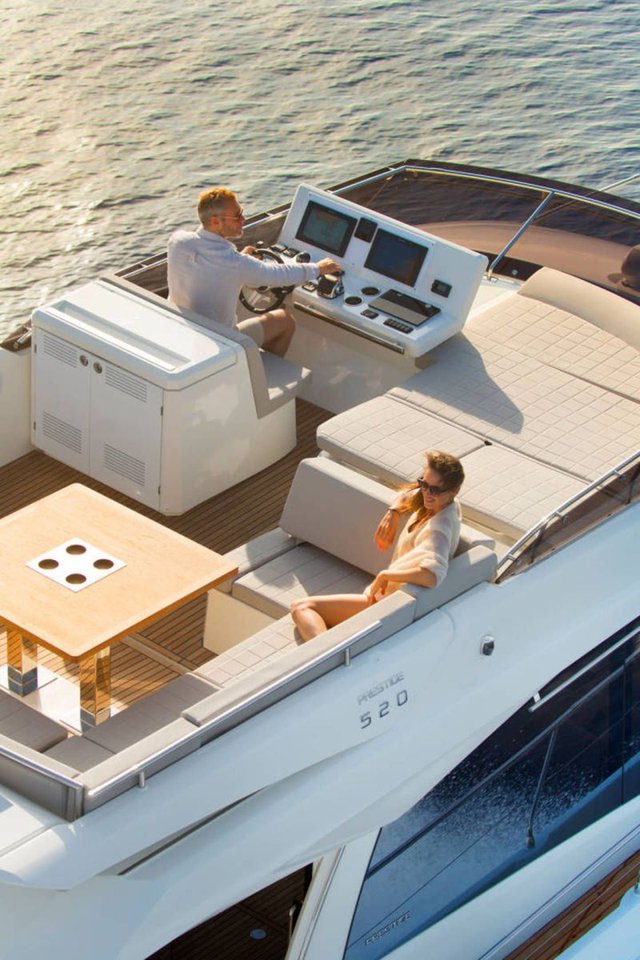 Prestige 520 Flybridge - 3 + 1 cab. — photo 18