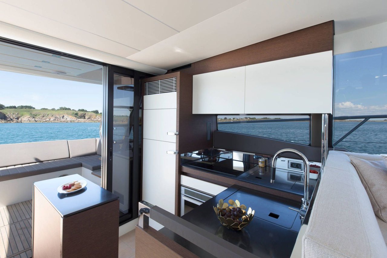 Prestige 520 Flybridge - 3 + 1 cab. — photo 20