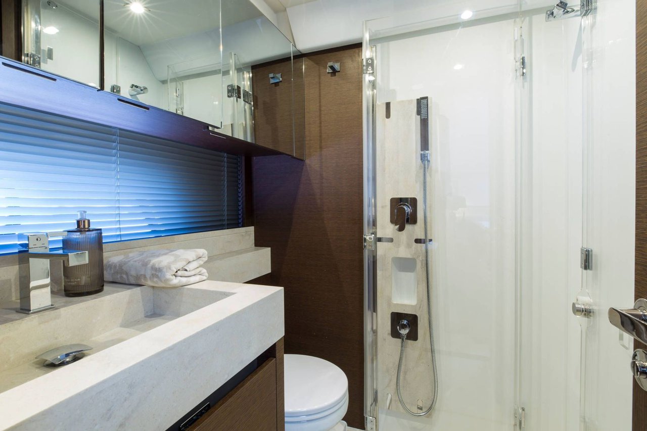 Prestige 520 Flybridge - 3 + 1 cab. — photo 7