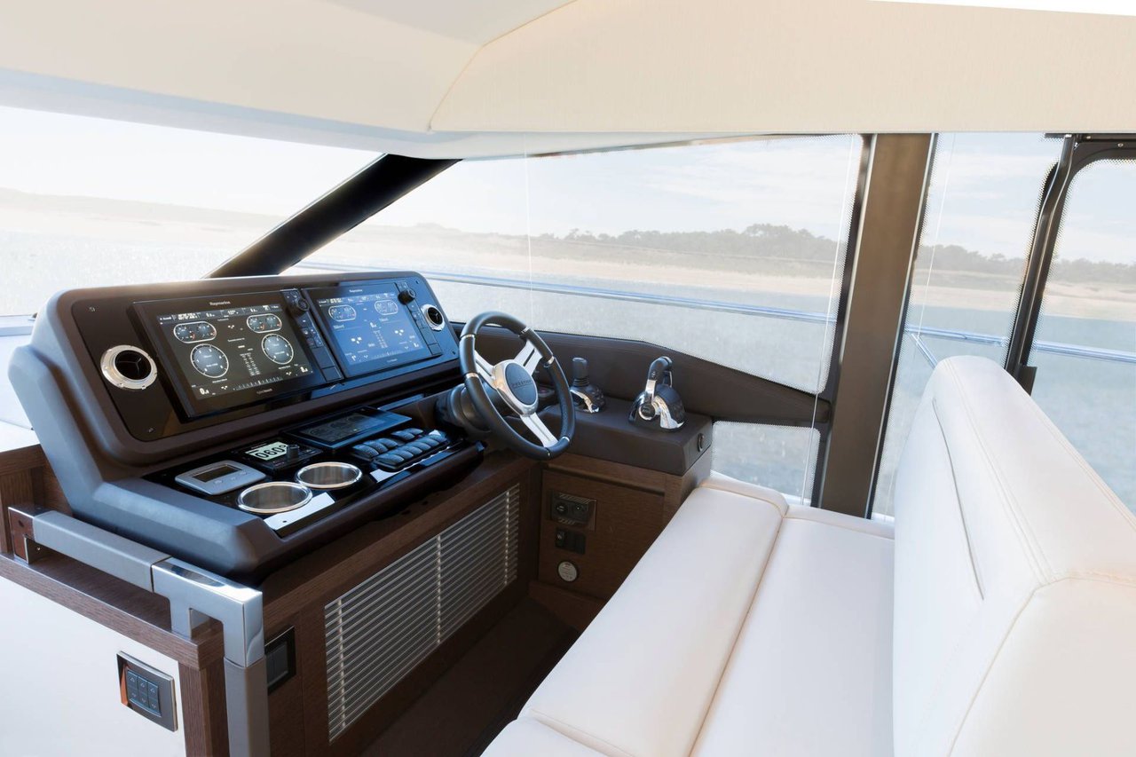 Prestige 520 Flybridge - 3 + 1 cab. — photo 8