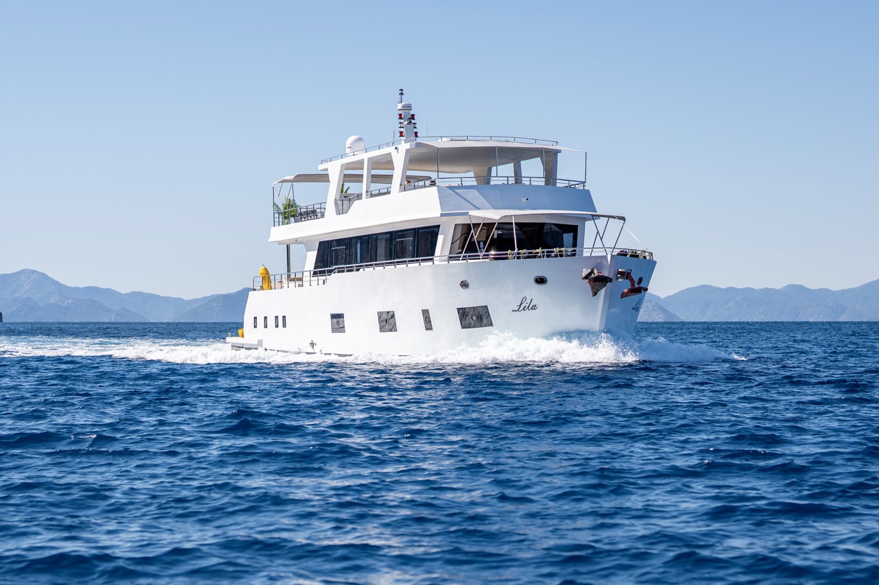 Lila Trawler — photo 2