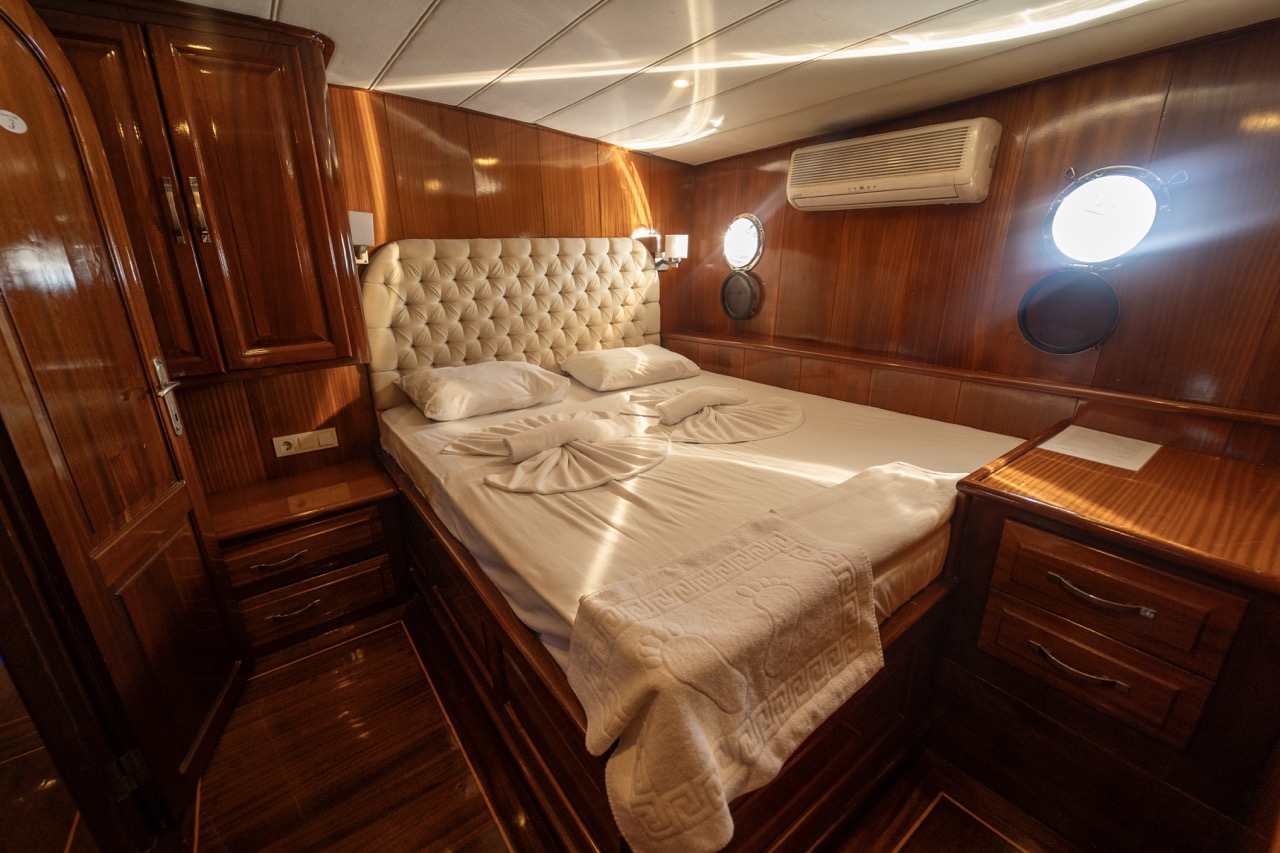 Queen Lila — photo 15