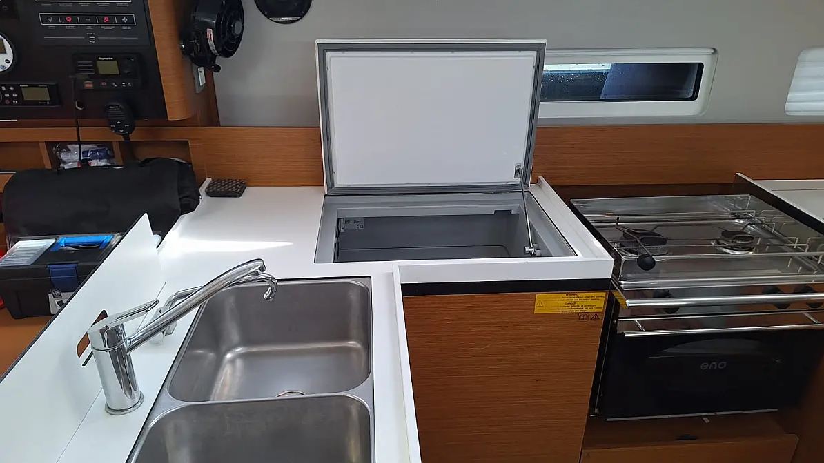 Sun Odyssey 410 - 3 cab. — photo 16