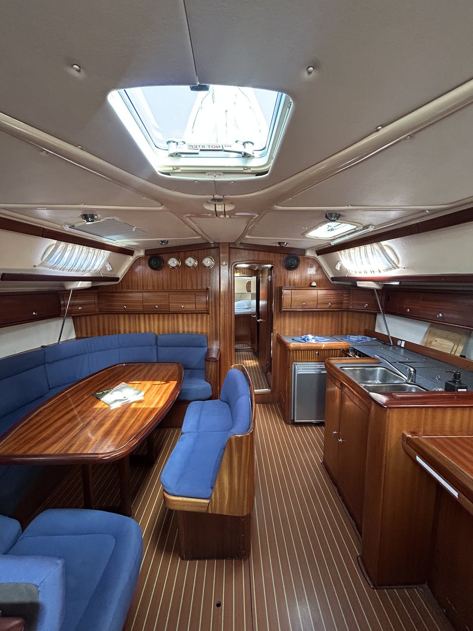 Bavaria 49 — photo 10